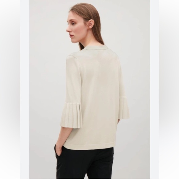 NWT COS
 
Knitted Top With Pleated Sleeves - Picture 2 of 9